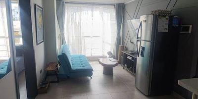 Venta apartamento en Versalles, sobre la Av. Paralela, una de las principales avenidas de Manizales, con fácil acceso a todo lo que necesitas cerca de Confamiliares, iglesia Los Claretianos, Mercaldas y tiendas deportivas. Consta de 2 alcobas con closet,  salacomedor, cocina integral con barra, zona de ropa independiente, 1 baño, garaje. Agenda tu visita vía telefónica o vía whatsapp al 3148014286 y conecta con el estilo de vida que mereces.