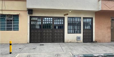 GLOBAL ELITE BROKERS VENDE Casa, sector primitivo crespo, excelente ubicacion solo a dos cuadras de la calle 26, remodelada con plancha completa, la casa consta de cuatro habitaciones, una de ellas con baño, dos baños mas auxiliares, sala comedor, cocina remodelada, patio de ropas, parqueadero interno para un vehiculo, plancha completa con posibilidad de seguir construyendo, cerca de calles principales, a solo 10 minutos del centro de la ciudad, faciles rutas y vias de acceso. SRM
