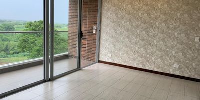 Apartamento en arriendo en Cerritos en unidad cerrada, cerca a restaurantes, rutas de transporte público y servicios complementarios de la zona. Cuenta con salacomedor, pisos en cerámica, hall de alcobas, tres habitaciones con closet, tres baños, cocina integral tipo americano en mesón de Quartzone, estufa, calentador a gas y zona de ropas. La unidad posee de dos parqueaderos con cuarto útil, piscina, gimnasio, salón comunal, sauna turco, parques infantiles, placa polideportiva y zonas verdes. Además cuenta con circuito cerrado de tv, vigilancia y portería las 24 horas. Inmueble sujeto a verificación de disponibilidad.