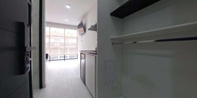 [ARR] ID HOUM: 156891

Entérate de todos los beneficios al arrendar con nosotros:
    • Asistencia e intermediación con el propietario
    • Firma tu contrato online
    • Arrienda sin burocracia, sin papeleos ni notarías

Departamento en arriendo, ubicado en el barrio Rincón del Chico, con una superficie construida de 18.00 m² y superficie total de 18.00  m². 

Sus principales características son:

    • Amoblado
    • 1 dormitorio
    • 1 baño
    • No Admite mascotas
    • Piso 5
    • Año de construcción: 2025
            
Además, el inmueble cuenta con las siguientes amenidades:

    • Salón de eventos
    • Vigilancia 24 hrs
    • Ascensor

Si arriendas con nosotros, te brindamos asesoría personalizada durante todo el proceso.

Requisitos para arrendar con nosotros:

    • Arrienda sin codeudor*, fácil, rápido y seguro
    • Demuestra un ingreso mensual neto de al menos 2.5 veces el valor del arriendo (los ingresos mensuales se pueden complementar por las personas que vivirán en este inmueble)
    • Completa tu información básica y mándanos tus extractos bancarios o documentos que demuestren tus ingresos
    • No debes tener reportes negativos en centrales de crédito
        

IMPORTANTE:

    • Te invitamos a agendar una visita a esta propiedad
    • Si tienes alguna duda por favor puedes solicitar más información desde los portales como también contactarte directamente con nosotros
    
Más que una inmobiliaria, somos Houm.
*Aplican T&C