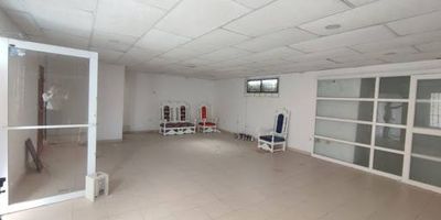 Traemos para ti este amplio local comercial cercano a la Universidad Autónoma del Caribe, local de segundo piso sobre la carrera 46, excelente ubicación, amplio espacio. ven y conócelo  