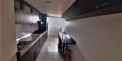 Arriendo penthouse en Belén la Palma,200 mts, cinco alcobas, cinco closets, un Vestier,  tres baños, dos salas, cocina integral, comedor, parqueadero. 
Información sujeta a cambios. Las imágenes de muebles, enseres, decoración y demás elementos son una referencia.
Arrienda Activos y Bienes, Inmobiliaria experta en administración, arrendamiento y venta de apartamentos, casas, locales, bodegas y oficinas en el Oriente Antioqueño , Medellín y toda el área Metropolitana.