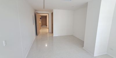 Este consultorio en arriendo se ubica en el barrio SIMESA, Medellín, Antioquia. En la Torre Médica Comedal, el inmueble cuenta con 38 m², 1 baño y 1 parqueadero. Su canon de arriendo es de $4,500,000. Corresponde a estrato 7. Ofrece un espacio funcional para establecer su consultorio profesional en una zona con buena conexión en Medellín. ¿Desea conocer más sobre este consultorio en arriendo? Contáctenos para obtener detalles adicionales por WhatsApp, quiero que me contacten o ver teléfonos.