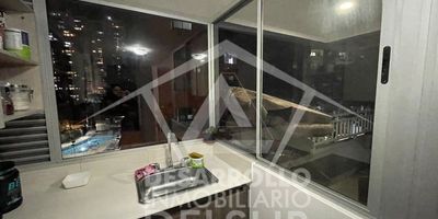 Apartamento en venta, 3 alcobas, 2 closet, 1 Vestier, 2 baños cabinados, cocina integral, zona de ropas, balcón, calentador, parqueadero, cuarto útil, ascensor.
Unidad cerrada con portería 24 horas, piscina, sauna, salón social.
Sector residencial, rutas de transporte, supermercados , mall comercial, droguerías, avenidas principales. 
Web: Desarrollo Inmobiliario del SurCelular: 3156901885