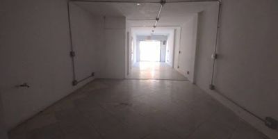 Local comercial para arriendo, con una ubicación estratégica de la ciudad de Medellín, cerca del Centro Comercial Viva Laureles, av. San Juan. Cuenta con 75 mts, baño, y una excelente vitrina, para mayor información comunícate con nuestras líneas de atención. 