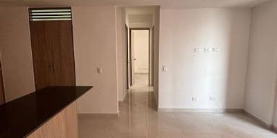 Apartamento en venta en Bello sector Fabricato, ubicado en unidad cerrada Atlántica, la cuela cuenta con completas y excelentes zonas comunes, portería y vigilancia 24-7. Son 60.8 m2 distribuidos en 2 alcobas, la principal con baño y vestier, baño social, sala comedor, cocina integral, zona de ropas independiente, balcón, parqueadero cubierto privado y cuarto útil. Ideal para disfrutar con tu familia, amigos y mascotas. 950-3661