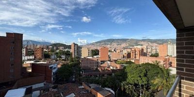 ¡Apartamento de 110 m² en Arriendo en Edificio con Ascensor! 

 Área: 110 m²
 Alcobas: 3
 Baños: 2
 Parqueadero: Cubierto
