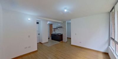 Apartamento en venta de 60 m², con vista interior, ubicado en un 1er piso (Torre 26 Apto 101), acceso por escaleras. Consta de 3 habitaciones, 2 baños, sala de estudio, sala comedor, cocina integral y zona de lavandería. Tiene piso laminado en habitaciones y zona social y cerámico en baños y cocina. El conjunto cuenta con zonas verdes, infantiles, salón comunal y vigilancia privada las 24 horas. Cerca a almacenes de cadena Olímpica; cerca a colegio Instituto Técnico Industrial Tocancipá; cerca a Universidad Politécnico Grancolombiano; cerca a paraderos de buses intermunicipales; Vías de acceso por la Carrera 12.  33908895355
