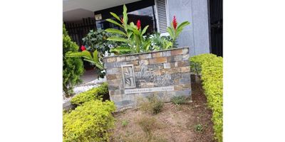 VENDO APARTAMENTO EN MIRADOR DEL QUINDIO.

Apartamento con muy buenos acabados, iluminación natural, sala comedor con balcón con hermosa vista,  tres alcobas todas con closet y la principal con baño privado, otro baño de alcobas, cocina semiintegral y zona de ropas.

El condominio tiene tres torres , terraza en el piso 16, dos ascensores por torre, chut de basuras en cada piso, desde el condominio tienes acceso al centro comercial, al Ara, D1. muy buen acceso a servicio publico.
