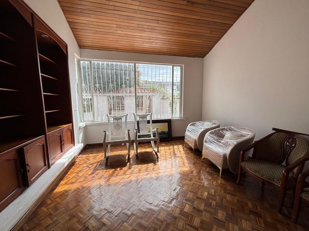 Casa de 6 alcobas en venta en Prado Veraniego Sur, Bogotá, 330 m² · foto 2 de 18