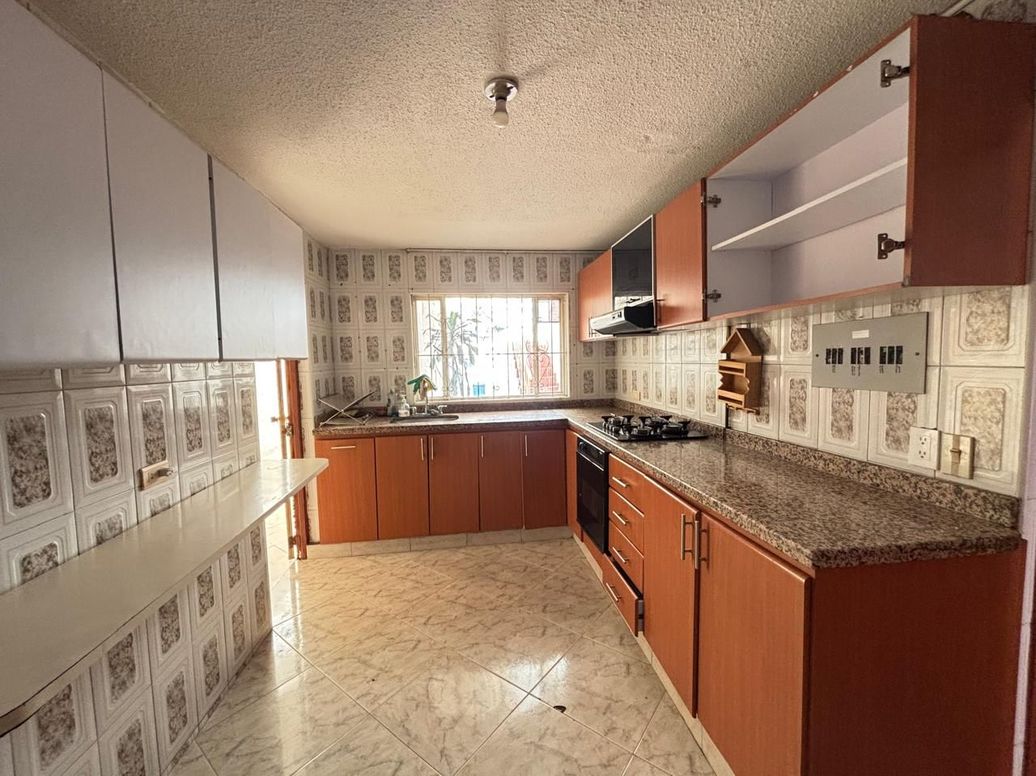Casa de 6 alcobas en venta en Prado Veraniego Sur, Bogotá, 330 m² · foto 5 de 18