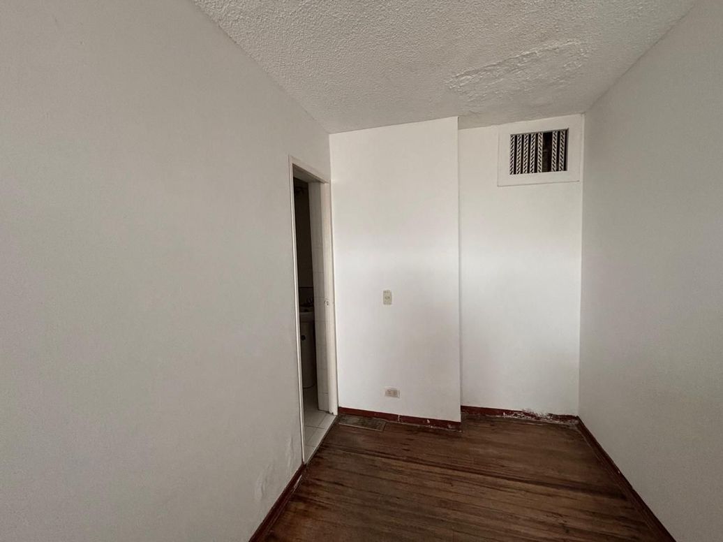 Casa de 6 alcobas en venta en Prado Veraniego Sur, Bogotá, 330 m² · foto 10 de 18