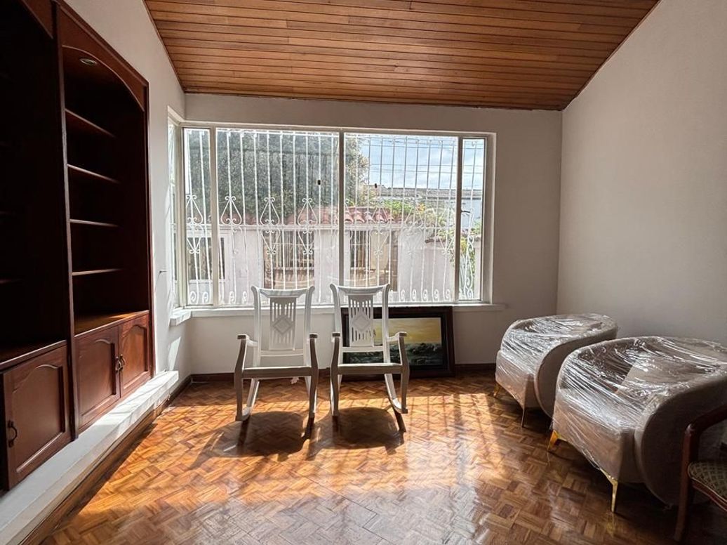Casa de 6 alcobas en venta en Prado Veraniego Sur, Bogotá, 330 m² · foto 8 de 18