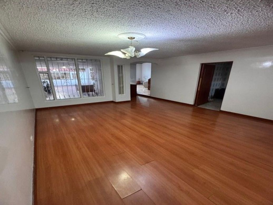 Casa de 6 alcobas en venta en Prado Veraniego Sur, Bogotá, 330 m² · foto 17 de 18