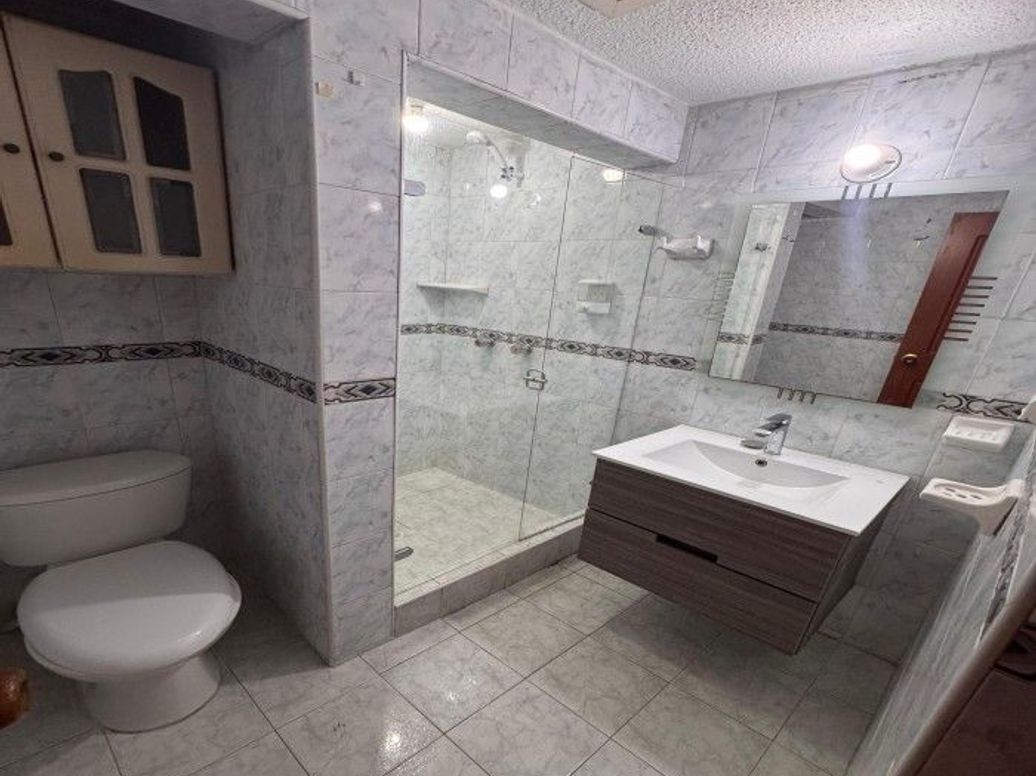 Casa de 6 alcobas en venta en Prado Veraniego Sur, Bogotá, 330 m² · foto 12 de 18