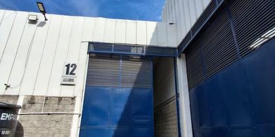 SE ARRIENDA BODEGA EN ARROYOHONDO, 150m2, un baño, dentro de zona privada, seguridad 24 horas, servicios públicos por consumo, sobre vía principal, cerca a estación de servicio Terpel.
Bodega #12  
$3.300.000 + Iva + Administración