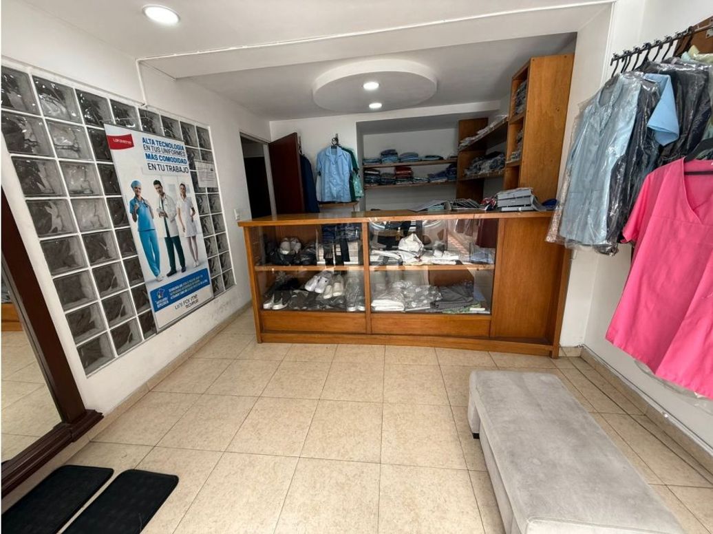 Casa de 3 alcobas en venta en La Esmeralda, Bogotá, 239 m² · foto 2 de 20