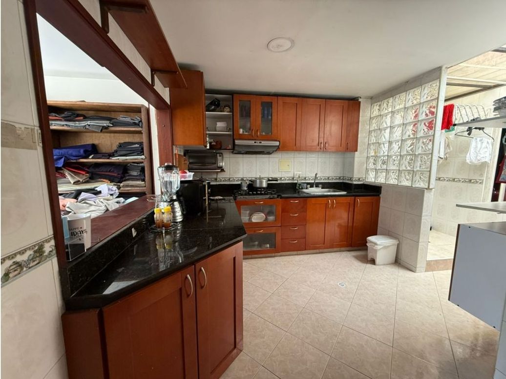 Casa de 3 alcobas en venta en La Esmeralda, Bogotá, 239 m² · foto 14 de 20