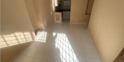 ¡Vive donde todos quieren estar — Apartamento en Villa Country, Barranquilla!
Ubicado en el sector más exclusivo y estratégico de la ciudad, este hermoso apartamento en estrato 6 lo tiene todo para quienes buscan comodidad, ubicación y estilo de vida.

Está en primer piso y es el único del conjunto con terraza externa privada, ideal para disfrutar al aire libre. Con 62 m² muy bien distribuidos, ofrece una acogedora sala, cocina funcional, 2 habitaciones, 1 baño completo y parqueadero privado.

Situado en el prestigioso barrio Villa Country, a pasos de centros comerciales, clínicas, restaurantes y las mejores zonas de la ciudad. Además, está en una zona altamente transitada, lo que lo hace perfecto para vivir o invertir.

¡No dejes pasar esta oportunidad única de vivir en uno de los lugares más deseados de Barranquilla!
