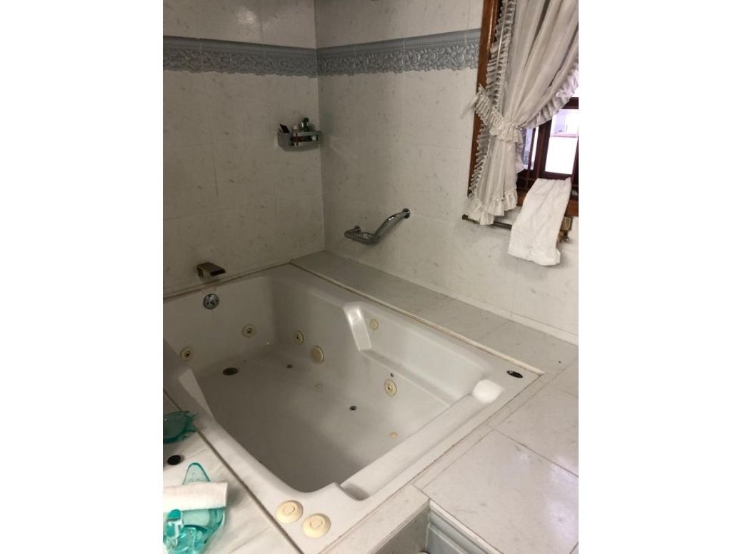 Casa de 4 alcobas en venta en Club De Los Lagartos, Bogotá, 268 m² · foto 8 de 9