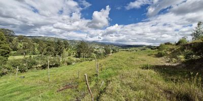 Si buscas invertir en un lote amplio con vista natural y excelente acceso esta es una gran oportunidad

Predio ubicado en Villa Paraiso vereda El Manzano municipio de Sotaquira Boyaca a solo siete minutos de Paipa

Cuenta con tres mil setecientos metros cuadrados cerrado y con vía privada a solo dos minutos de la autopista principal

Zona con acceso a transporte publico hacia Paipa Tunja y Duitama a tres minutos de la estación de servicio Terpel con Altoque

Los servicios de luz agua y gas están disponibles mediante solicitud

Estrato dos zona rural

Publicado por Red Bienes Raices