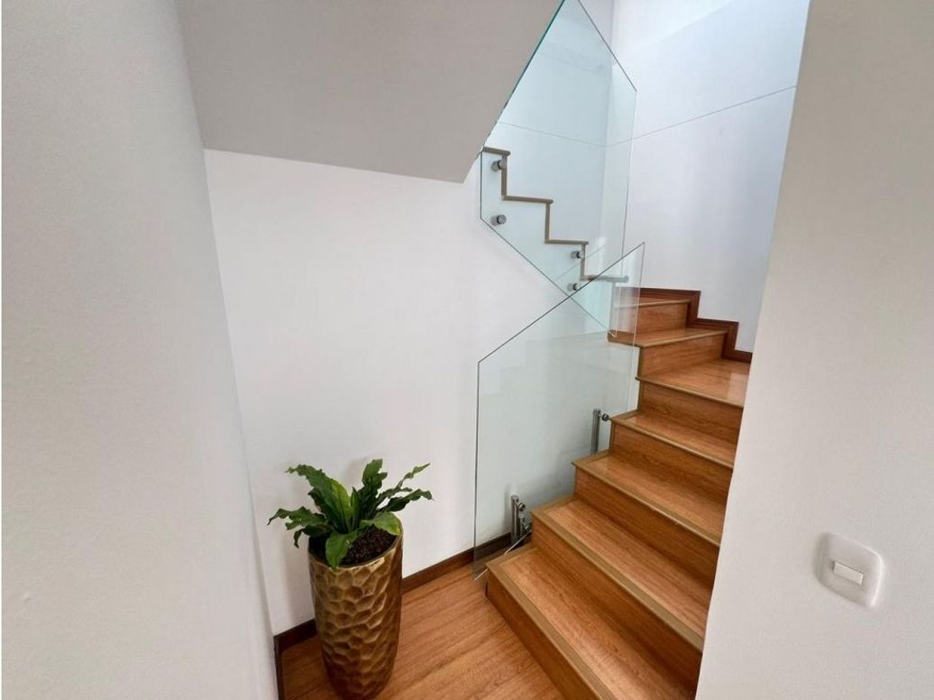 Apartamento de 3 alcobas en arriendo en Samper Mendoza, Bogotá, 137 m² · foto 4 de 17