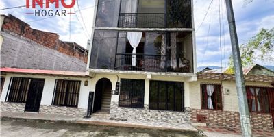 ¡Gran oportunidad de inversión en Dosquebradas!
Casa de 4 niveles independientes – Sector Playa Rica

InmoHogar te presenta esta excelente propiedad ubicada en el sector Playa Rica, sobre vía peatonal, en una zona residencial muy tranquila y con gran proyección. Ideal para vivir y generar ingresos con 4 unidades totalmente independientes.

? Ubicación estratégica:
A solo pasos de la avenida rápida, transporte público, supermercados, droguerías, zona comercial y muy cerca de lo que será el nuevo Mall de Tacuara.

✨ Distribución por niveles:

? Primer nivel:
* 3 habitaciones
* 2 baños
* Sala comedor
* Cocina
* Patio de ropas
* Cuarto útil

? Segundo nivel:
* 3 habitaciones
* 2 baños
* Sala comedor
* Cocina
* Patio

? Tercer nivel:
* 2 habitaciones
* 1 baño
* Sala comedor amplia
* Cocina

? Cuarto nivel:
* 3 habitaciones
* 1 baño
* Sala comedor
* Zona de ropas

✅ Ideal para familias numerosas o inversionistas. ¡Cuatro rentas en una sola propiedad!

? Contáctanos para más información:
? 3152647986 – 3174222177
? InmoHogar – Tu espacio, tu hogar
