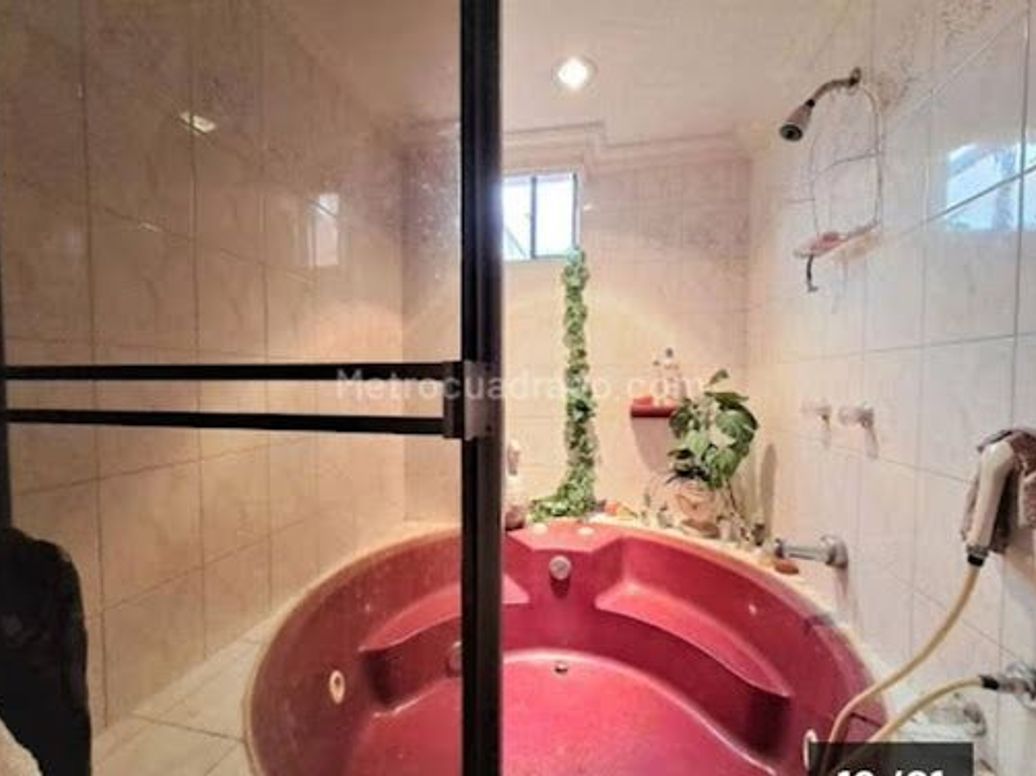 Apartamento de 3 alcobas en arriendo en Chicó Navarra, Bogotá, 135 m² · foto 16 de 16