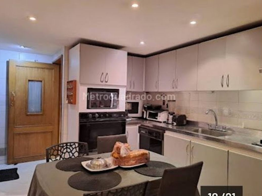 Apartamento de 3 alcobas en arriendo en Chicó Navarra, Bogotá, 135 m² · foto 8 de 16