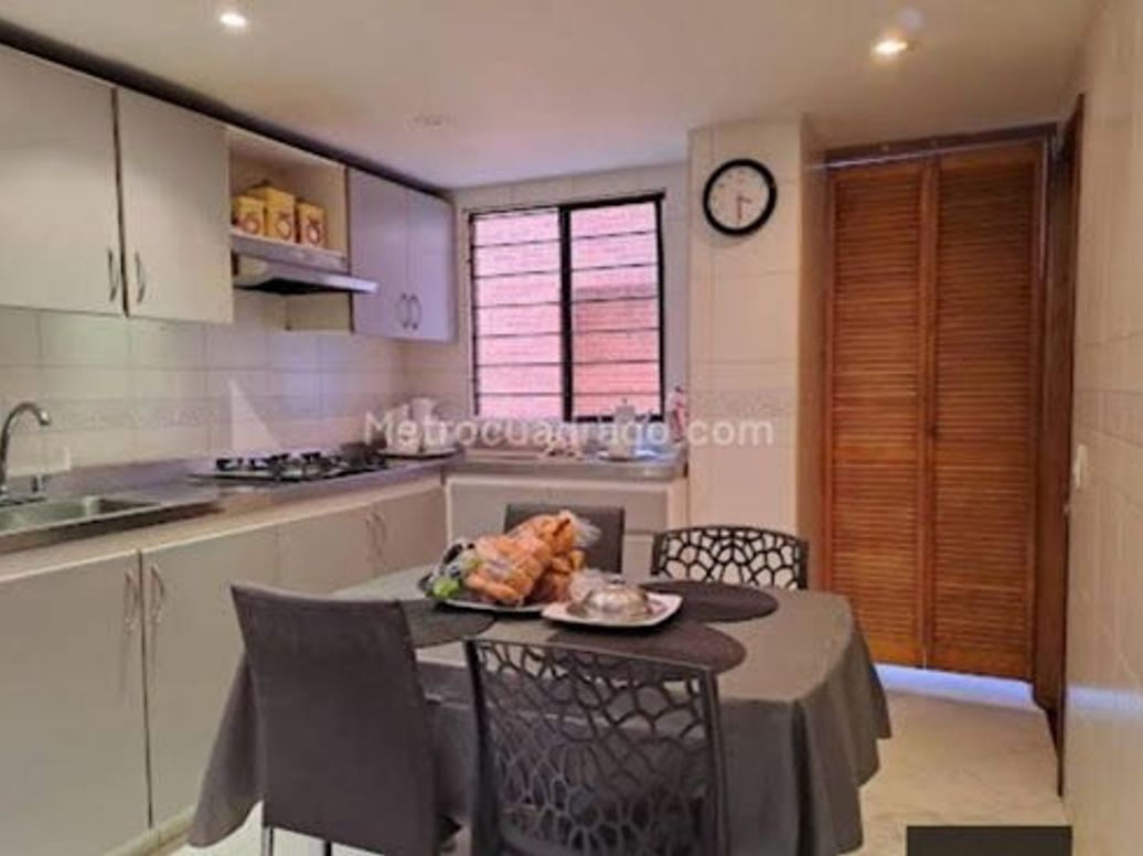 Apartamento de 3 alcobas en arriendo en Chicó Navarra, Bogotá, 135 m² · foto 9 de 16
