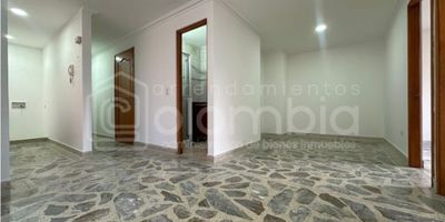 Apartamento en Arriendo, El Portal - Envigado con 3 habitaciones, 3 clósets, 2 baños, sala comedor, cocina integral, red de gas natural, zona de ropas y balcón. Parqueadero y cuarto útil. Área privada de 75m².

Estrato 5.

Zona residencial cercana al centro comercial Viva Envigado, a vías principales, colegios, restaurantes, supermercados, zonas deportivas y con fácil acceso a transporte público.
 

¡Conoce los requisitos para arrendar un inmueble con nosotros! 


*NOTA ACLARATORIA: Puede haber diferencias en las áreas suministradas en esta publicación, al momento de la negociación se deben verificar por escrituras públicas debidamente registradas.
