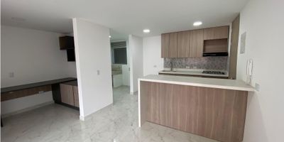 Te presentamos este amplio y luminoso apartamento de 89 m², ideal para disfrutar en familia. Ubicado en un edificio independiente, en una zona tranquila y de fácil acceso, este inmueble cuenta con 3 cómodas habitaciones, 2 baños completos, una moderna cocina abierta que se integra perfectamente con la sala-comedor, creando un ambiente acogedor y funcional. Además, ofrece una práctica zona de ropas y un balcón que permite disfrutar del aire libre y la vista del sector. Los acabados son modernos y de excelente gusto, listos para que solo traigas tus muebles. La distribución del espacio está pensada para el confort y la funcionalidad en cada rincón. Perfecto para quienes buscan vivir en un entorno residencial con buena valorización y cercanía a servicios, colegios y transporte.
