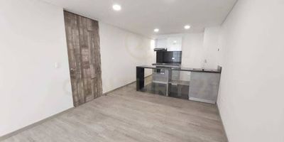 APARTAESTUDIO EN VENTA  CHAPINERO ALTO - UBICACIÓN CALLE 51 ENTRE CARRERAS 1RA Y 5TA  CHAPINERO ALTO - ÁREA CONSTRUIDA 42,71 MTS - PISO 2 - ESTRATO 4 - ANTIGEDAD 6 AÑOS - DISTRIBUCIÓN Y CARACTERÍSTICAS DEL INMUEBLE- 1 HABITACIÓN ABIERTA  SALA- 1 BAÑO- COCINA INTEGRAL TIPO AMERICANA CON MESÓN- ESPACIO INDEPENDIENTE PARA CLÓSET- ÁREA PARA LAVADORASECADORA- BALCÓN PRIVADO - 1 PARQUEADERO PROPIO- ASCENSOR- TERRAZA COMUNAL EN EL EDIFICIO - UNA EXCELENTE OPORTUNIDAD EN UNO DE LOS SECTORES MÁS TRADICIONALES Y CENTRALES DE BOGOTÁ. IDEAL PARA INVERSIONISTAS O VIVIENDA PROPIA.