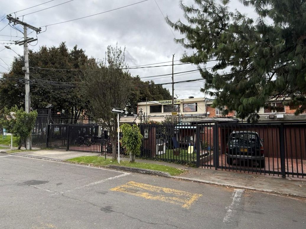 Casa de 5 alcobas en venta en Polo Club, Bogotá, 624 m² · foto 3 de 20