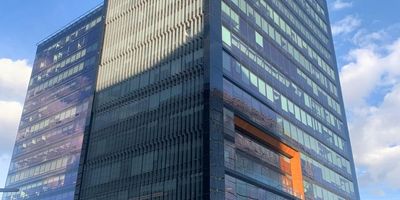 ¡No dejes pasar esta oportunidad!
Arrienda hoy esta espectacular oficina de 145,79 m² en Salitre, una ubicación estratégica que eleva la imagen de tu empresa y te conecta con lo mejor de la ciudad.

Tu oficina ideal incluye:
2 garajes privados
Ascensor para mayor comodidad
Vigilancia 24/7 para total seguridad
Terraza perfecta para tus reuniones o descansos
Espacios amplios, versátiles y listos para adaptarse a tu operación

Cerca de importantes vías, transporte público y zona empresarial.

¡No esperes más! Esta oficina reúne ubicación, comodidad y prestigio.
Contáctanos y hazla tuya hoy mismo.