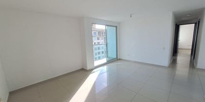 Se arrienda  apartamento de 82 Mt. cuenta con sala-comedor, 3 alcobas, con sus closet, 2 baños, áreas de labores, cocina integral, balcón, excelente vista. el conjunto cuenta con seguridad 24 horas, piscina, salón social, zona infantil, garaje, queda cerca al centro comercial único