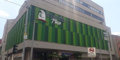 Local en venta en Medellín, Antioquia, ubicado en el barrio BOMBONA No.1. Este inmueble comercial cuenta con 20 m² de área construida y privada, ideal para su negocio. Su excelente ubicación en la CR 40 CL 48 95, unida a un estrato 6, ofrece una gran visibilidad y fácil acceso. Además, dispone de vigilancia, proporcionando mayor seguridad para su inversión. El precio de venta es de $295,000,000. Para más información o para agendar una visita, contáctenos vía WhatsApp o vea las opciones de teléfono disponibles.