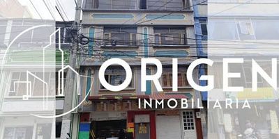 Espectacular casa para venta de 5 pisos en el barrio patio bonito, cuenta con un área construida de 375 metros aproximadamente. Exterior, 
estrato 2, El cual consta en el primer Piso de 2 locales comerciales cada uno tiene su baño, un aparta-estudio con espacios independientes una alcoba, 
baño, cocina.  En el segundo piso consta de un apartamento de 2 alcobas, sala - comedor, baño, cocina. Tercer piso consta de un 
apartamento de 2 alcobas, sala - comedor, baño, cocina. Cuarto piso consta de un apartamento de 4 alcobas, sala - comedor, baño, cocina. 
También tiene terraza cubierta y un depósito. Tiene excelentes vías de acceso, la cuadra es comercial, cerca quedan iglesias, parques, queda 
a dos cuadras de la estación de Transmilenio de patio bonito. Para más información puede comunicarse al 3144350476 o al 3223488253.