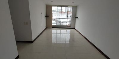 Vendo amplio Apartamento de 82 m², en conjunto cerrado, sobre la Avenida Paralela, cuenta con balcón en  sala comedor , cocina integral moderna, cómoda zona de ropas, estudio, tres habitaciones con ventanas grandes con linda vista , dos baños, un parqueadero.

El edificio cuenta con ascensor, vigilancia, cancha sintética, plazoleta, salón comunal, cerca a colegios, clínicas, hospitales,  supermercados, iglesia, gimnasio, y muy buen servicio de transporte.

Excelente opción para ti y tu familia, ¡Contáctanos  3122092858 !
