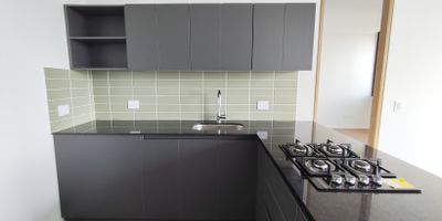 Apartamento moderno en renta con excelente ubicación y vista panorámica
¡Estrena tu nuevo hogar en alquiler! Hermoso apartamento de 80 m², con un diseño moderno y funcional, ubicado cerca de la ciudad en una zona estratégica, con fácil acceso a transporte público y rodeado de lo mejor: restaurantes, centros comerciales, universidades, supermercados e incluso el zoológico.

Este espectacular apartamento en renta cuenta con:

2 habitaciones amplias, cada una con vestier y baño privado

3 baños en total

Moderna cocina integral

Espaciosa sala comedor con excelente iluminación natural

Balcón con vista panorámica

Zona de ropas independiente

Calentador

2 parqueaderos privados y parqueadero para visitantes

Edificio con dos ascensores

Ideal para quienes buscan confort, estilo y una ubicación privilegiada.
¡Disponible ya para renta!