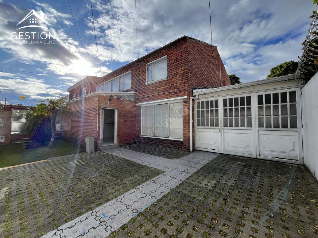 Casa de 3 alcobas en venta en Niza, Bogotá, 398 m² · foto 2 de 20