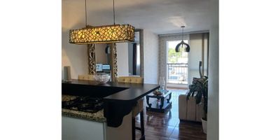 ?  Apartamento en Venta  –  Ciudad Pacifica

? Ubicación: En la reconocida Zona Universitaria, ideal para estudiantes, docentes o familias que buscan un sector estratégico y de fácil acceso.

✨ Características del inmueble:


 
 Segundo piso
 
 
 Sala comedor
 
 
 Paredes en papel de colgadura que aportan elegancia y estilo
 
 
 3 closets para excelente almacenamiento
 
 
 2 baños, el principal con vestier
 


✅ Ventajas de la ubicación:


 
 Cercano a universidades, colegios y zonas comerciales
 
 
 Fácil acceso a transporte público
 
 
 Entorno tranquilo y seguro
 


? ¿Te interesa esta propiedad?
¡Contáctanos y agenda tu visita hoy mismo!
