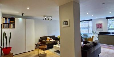 [ARR] ID HOUM: 157576

Entérate de todos los beneficios al arrendar con nosotros:
    • Asistencia e intermediación con el propietario
    • Firma tu contrato online
    • Arrienda sin burocracia, sin papeleos ni notarías

Departamento en arriendo, ubicado en el barrio Los Rosales, con una superficie construida de 101.00 m² y superficie total de 101.00  m². 

Sus principales características son:

    • No amoblado
    • 2 dormitorios
    • 2 baños
    • Admite mascotas
    • 2 parqueaderos
    • Año de construcción: 2010
            
Además, el inmueble cuenta con las siguientes amenidades:

    • Salón de eventos
    • Ascensor
    • Zona de juegos
    • Gimnasio

Si arriendas con nosotros, te brindamos asesoría personalizada durante todo el proceso.

Requisitos para arrendar con nosotros:

    • Arrienda sin codeudor*, fácil, rápido y seguro
    • Demuestra un ingreso mensual neto de al menos 2.5 veces el valor del arriendo (los ingresos mensuales se pueden complementar por las personas que vivirán en este inmueble)
    • Completa tu información básica y mándanos tus extractos bancarios o documentos que demuestren tus ingresos
    • No debes tener reportes negativos en centrales de crédito
        

IMPORTANTE:

    • Te invitamos a agendar una visita a esta propiedad
    • Si tienes alguna duda por favor puedes solicitar más información desde los portales como también contactarte directamente con nosotros
    
Más que una inmobiliaria, somos Houm.
*Aplican T&C