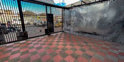 Local Santa Isabel sobre toda la avenida carrera 30 primer piso vista externa con un espacio de 126MTS2 ,antejardín y baño.Lugares o barrios cercanos: Estación de Transmilenio Santa Isabel, NQS ,Santa Matilde , Cll 3.