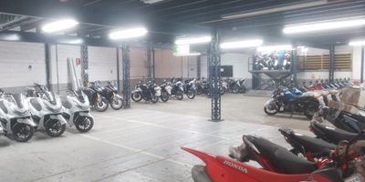 Bodega en venta cerca a vias principales, tiendas y servicios complementarios del sector. Piso en mortero, 4 niveles, 11 espacios, 10 baños, zona de carga, muelle, área de oficinas. Conjunto cerrado, vigilancia y porteria 12 horas, circuito cerrado de Tv, 4 parqueaderos paralelos.  inmuebles sujetos a verificacion de disponibilidad
