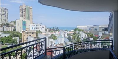 Cod. 9372FR628

Venta de magnifico apartamento con vista al mar en el Rodadero, Santa Marta.

Un lugar increible para inspirar y estar en vacaciones, el lujoso apartamento cuenta con:

Tres habitaciones, cada una con closet y en la principal cuenta con vestier y baño privado, cocina integral equipada tipo americada, zona de labores, sala comedor amplio, balcón con vista al mar, halls de habitaciones, dos parqueaderos, un depósito en el parqueadero.

El conjunto residencial cuenta con dos piscinas, jacuzi, salon social, gimnasio equipado, vigilancia 24/7, seguridad y tranquilidad para vivir, Llámame, el precio es negociable
