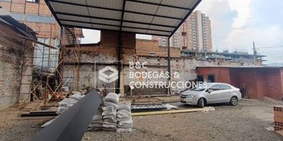 Lote parqueadero en sector industrial central, cerca av principales, san juan y cr 65, cerca estacion del metro, area de oficina, techo en teja pvc alto, lote disponible para arriendo