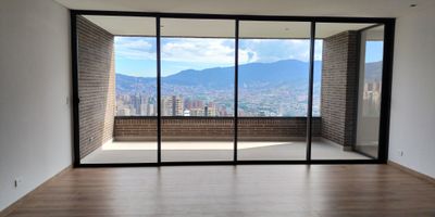 Apartamento en arriendo en unidad cerrada ubicada en un sector residencial, tranquilo, con fácil acceso y salida a vías principales, rutas de transporte público, cerca a centros comerciales, universidades, supermercados, hoteles, restaurantes y gran variedad de servicios complementarios del sector.  Cuenta con piso en madera, sala comedor, estudio, 2 alcobas con baño y vestier en la principal, para un total de 3 baños, cocina integral abierta tipo americano, zona de ropas, útil, balcon y parqueaderos paralelos cubiertos, Conjunto cerrado con ascensores y zonas sociales que incluyen piscina, piscina, salon social, parques infantiles, zona verdes, vigilancia y portería 24 horas y circuito cerrado de tv.   inmuebles sujetos a verificacion de disponibilidad
