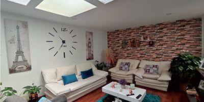 Ronda Virtual Inmobiliaria S.A.S. tiene el placer de presentar esta espaciosa casa ubicada en el sector de Carabelas (Puente Aranda). Está ubicada en un lote de 154.90 m2, con un frente de 7.30 mts, y un fondo  21.15 mts, Podrás aprovechar el máximo este predio gracias a su distribución y  a sus acabados de lujo, el primer piso está distribuido por garaje para dos vehículos, amplia sala comedor, sala de estar, baño social, espaciosa cocina abierta, estudio, baño con ducha y patio de ropas.

El segundo piso esta distribuido por amplias escaleras en madera laminada y  cuatro habitaciones con closets y un baño.

Gracias a su ubicación, amplitud, distribución y espacios este lugar es perfecto para vivienda, además se encuentra en un sector tranquilo y central, cercano a amplias vías de acceso como la Carrera 30, Av. Calle 8 sur, Av. Calle 3, Av. Primera de Mayo y Av. Carrera 50. 

Esta es la oportunidad que estabas esperando, invierte con una visión de multiplicar tu patrimonio con áreas versátiles, somos Ronda Virtual Inmobiliaria S.A.S. para mayor información contáctanos a los números relacionados en esta publicación.
