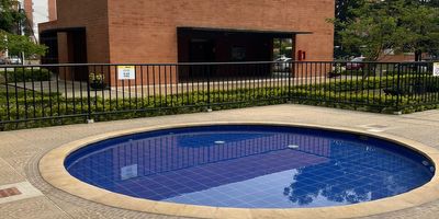 Venta de Apartamento en Ciudad Meléndez 

Excelente ubicación cerca de universidades, centros comerciales, supermercados, panaderías, parques  y comercio en general 

Apartamento  en un  3er piso con ascensor de 60 M2,  esquinero  y parqueadero comunitario

Habitación principal con clóset de pared a pared y baño
Habitación auxiliar 
 3 habitación, sala de TV  o estudio
Sala comedor 
Cocina americana con barra 
Baño social
Área de oficio 

La unidad tiene cancha múltiple,  piscina para niños y adultos, juegos infantiles, salón social y zonas verdes